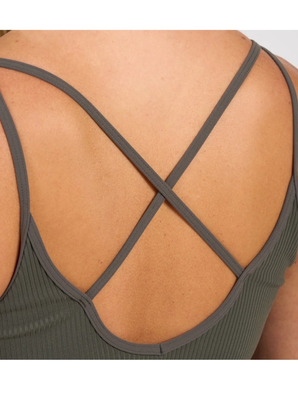 Vuori Rib Crop Top - Picture 3 of 11